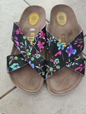 Floral Crisscross Slide Sandals - Black Multi